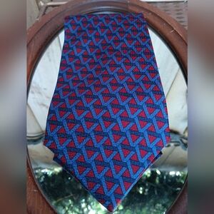 Kenneth Cole New York handmade silk tie blue red